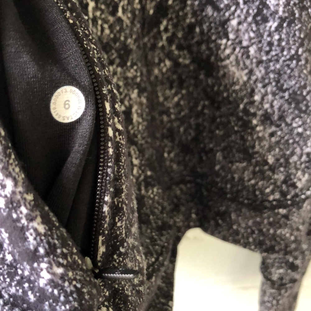 Lululemon thermal soft and warm top - Picture 5 of 6